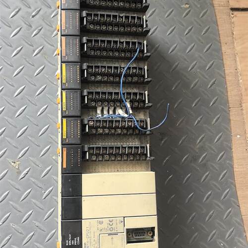 欧姆龙PLC一套 CQM1H-CPU21主机