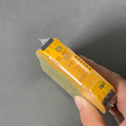 PILZ皮尔兹安全继电器 750167 一台全新未拆封实