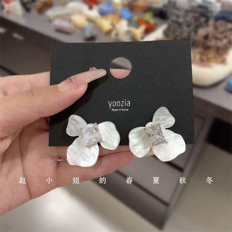 韩国耳饰2024新款夏季饰品清新小白花耳环百搭个性简约花朵耳钉