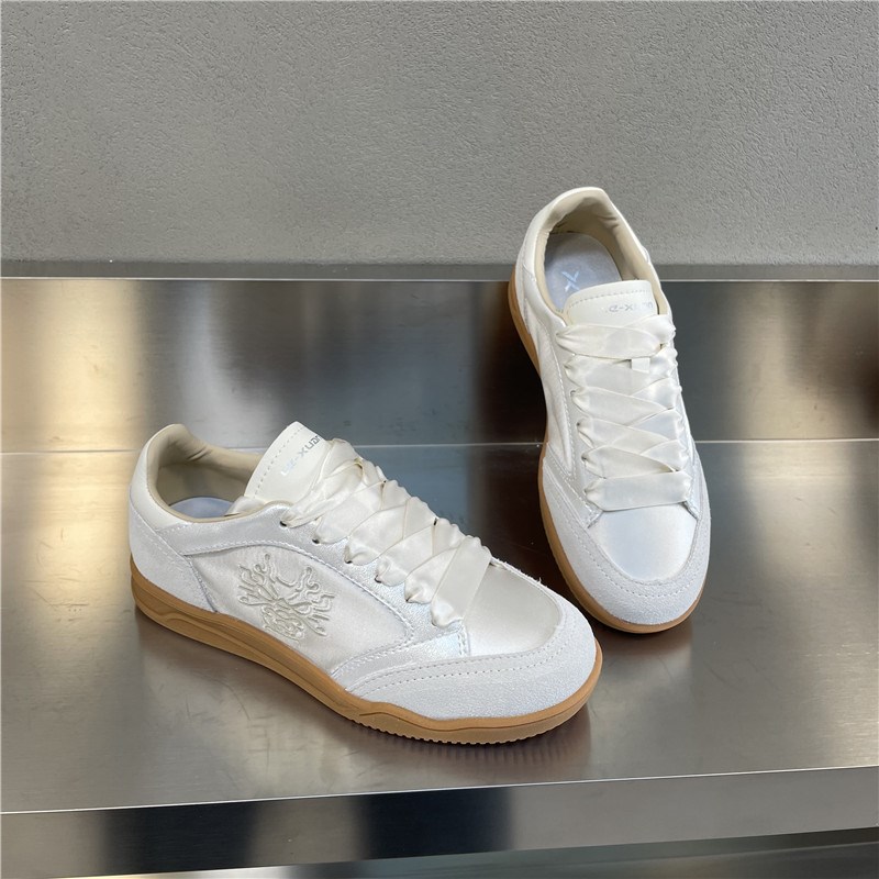 2024春夏新款板鞋女绸缎系带真皮软底I透气平底防滑休闲蕾德训鞋