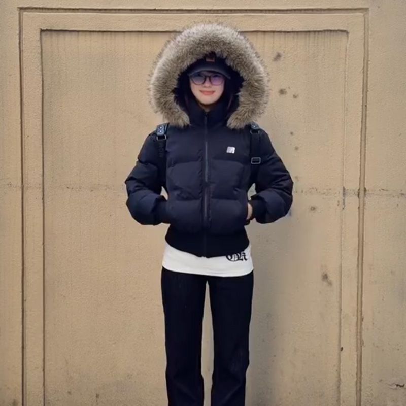 小众减龄设计感时尚复古气质收腰显瘦黑色毛领连帽棉服学生秋冬款