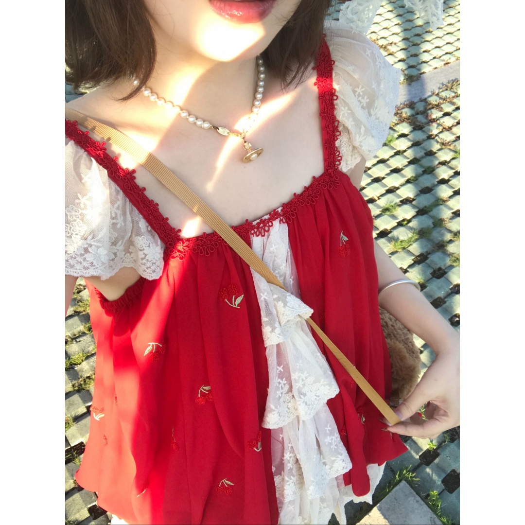 蕾丝拼接飞飞袖上衣刺绣半身裙套