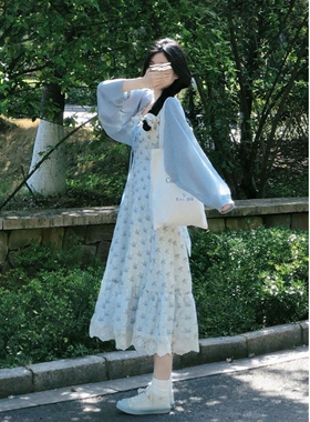 两件套装田园风蓝色碎花吊带裙显白防晒披肩连衣裙2025早秋新款女