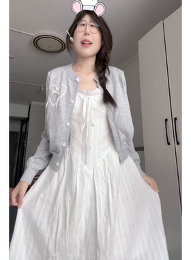 法式甜美蝴蝶结爱心针织开衫搭配白色超仙蕾丝花边吊带连衣裙套装