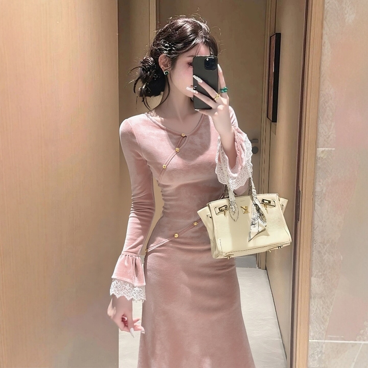粉色小香风灯芯绒连衣裙子女2025新款今年流行爆款早秋修身旗袍裙