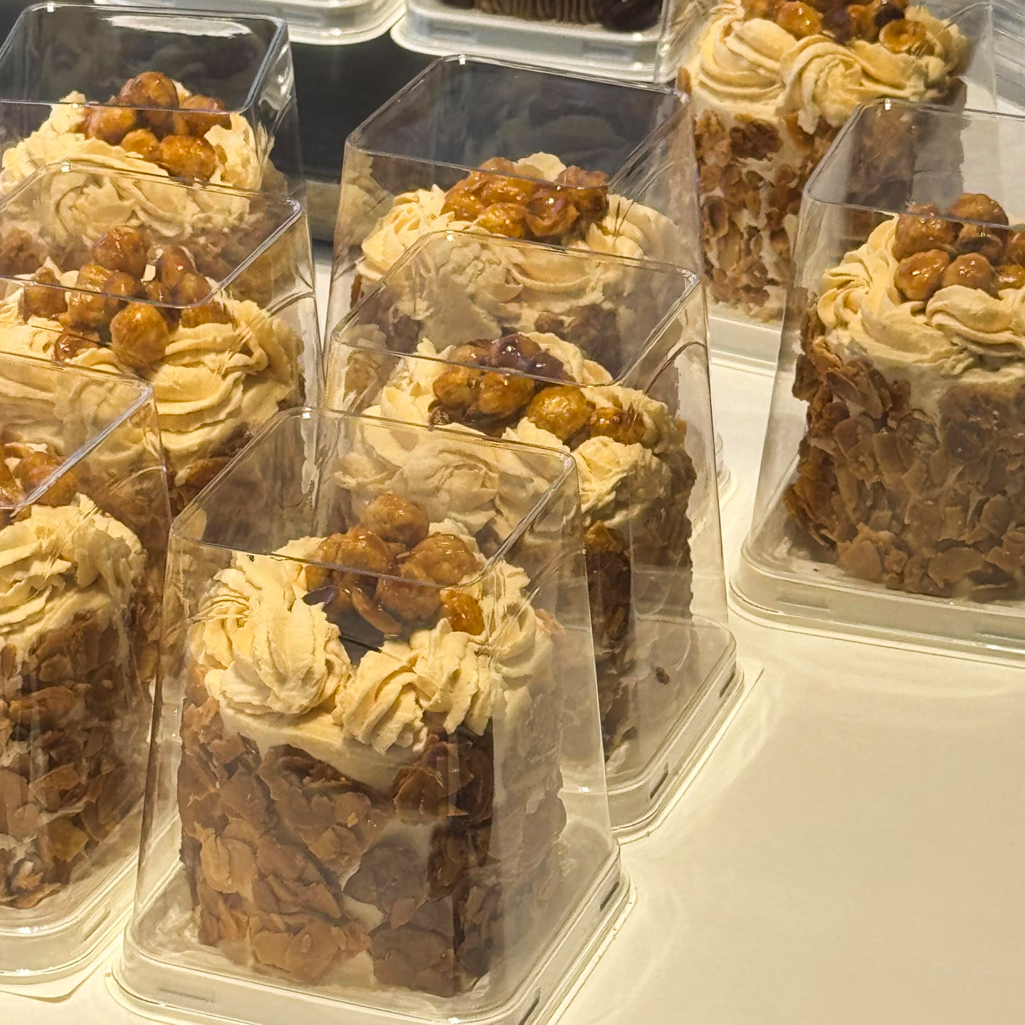 焦糖杏仁咸奶油蛋糕盒奶皮子甜品