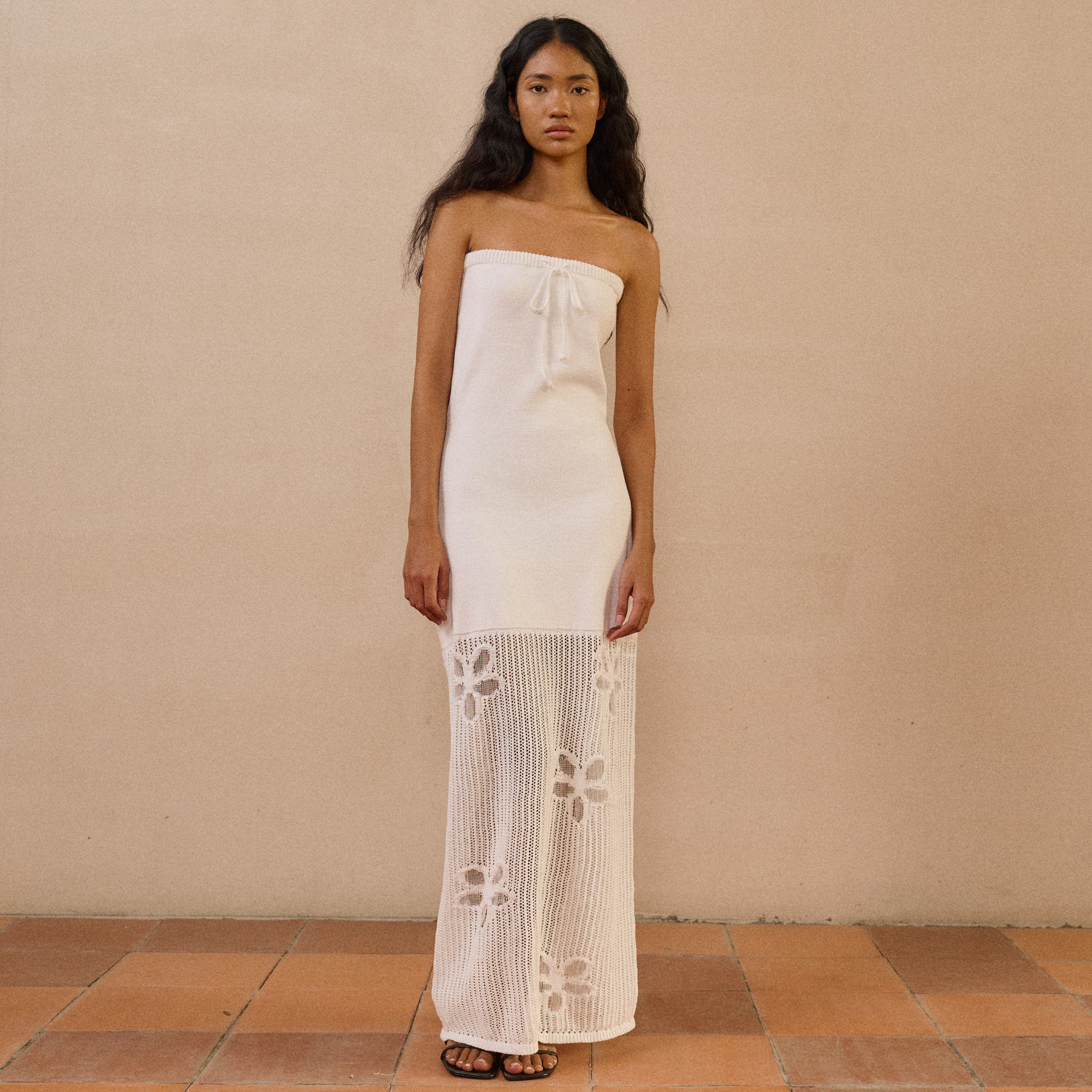 introutro镂空花朵抹胸连衣裙休闲风收腰百搭透气无袖直筒裙子女