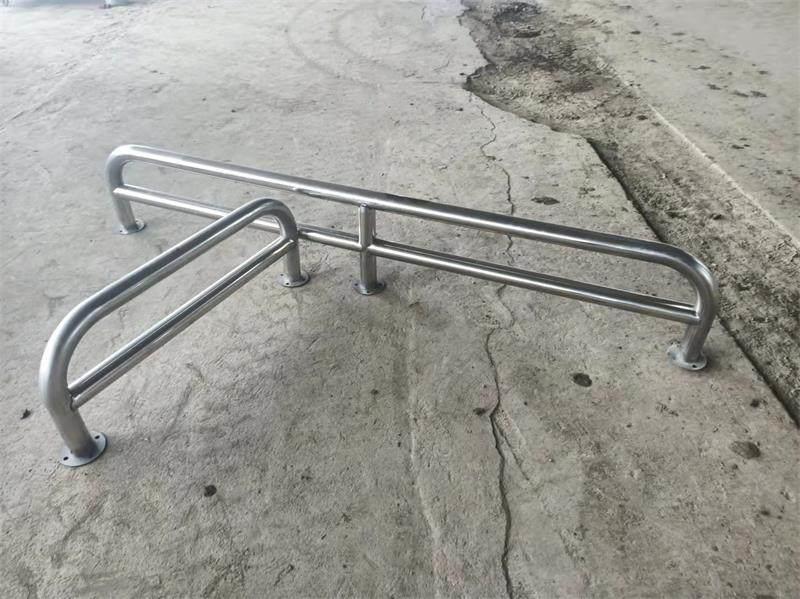 极速新款不锈钢护栏M型钢管阻车器加厚U型护栏R防撞路桩防护道路