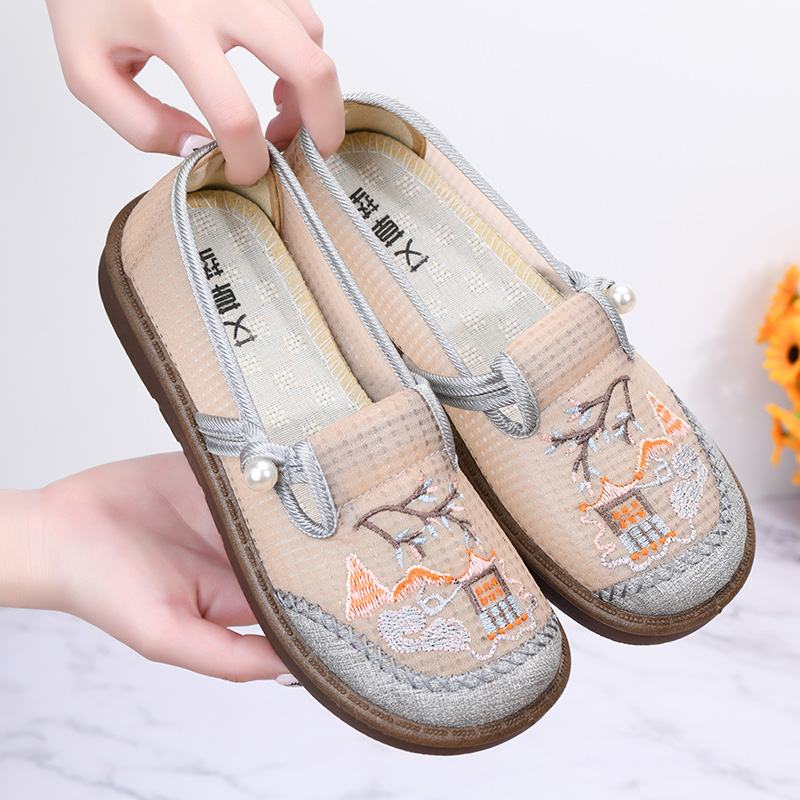 夏季新款老北京布鞋女透气网面妈妈鞋镂空网眼绣花鞋一脚蹬奶奶鞋