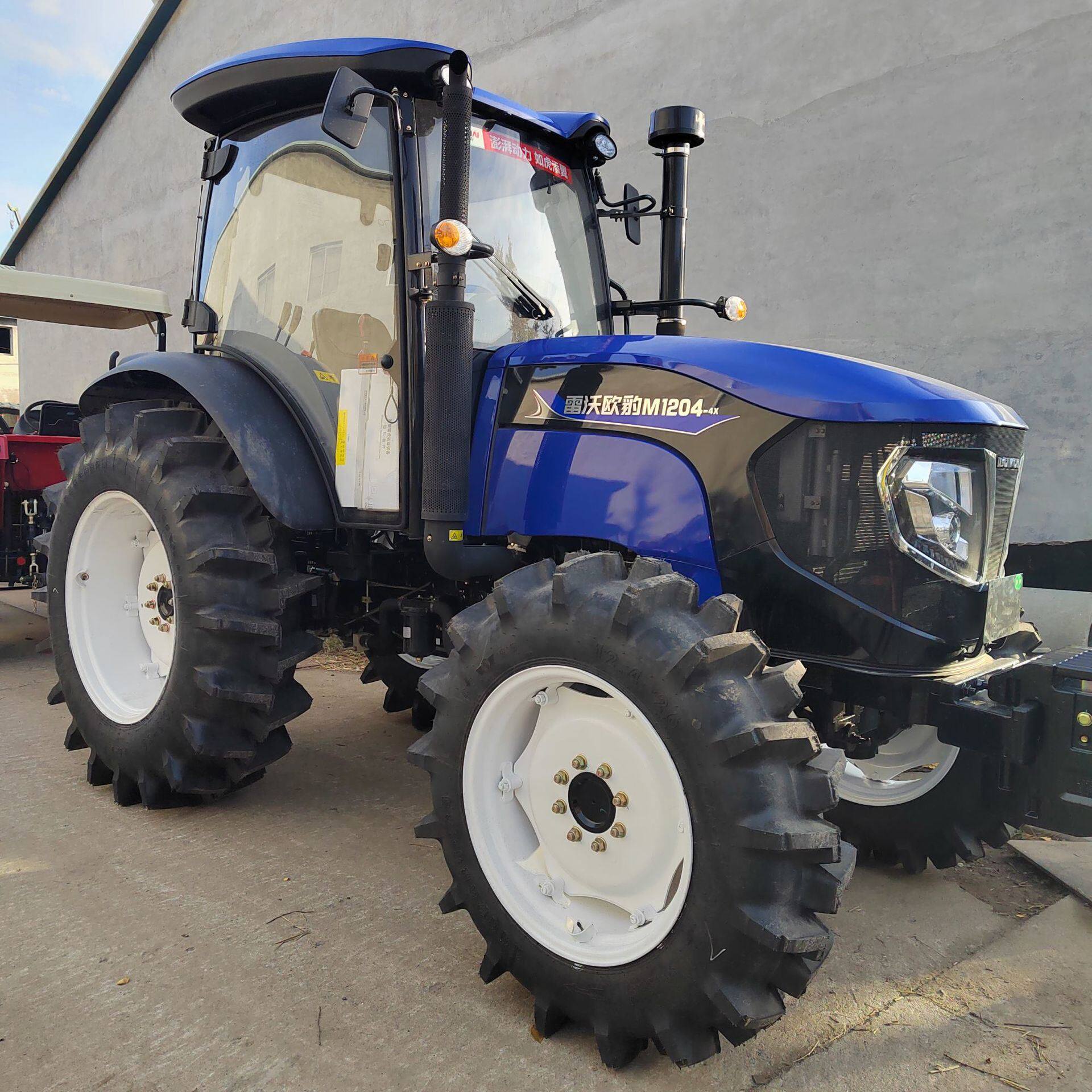 大型雷沃1204农用拖拉机 四缸动力强四驱耕地机 全国补贴后发货运