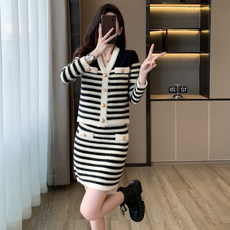 新款针织冬季套装休闲两件套条纹撞色高腰A字短裙开衫V领女装外套