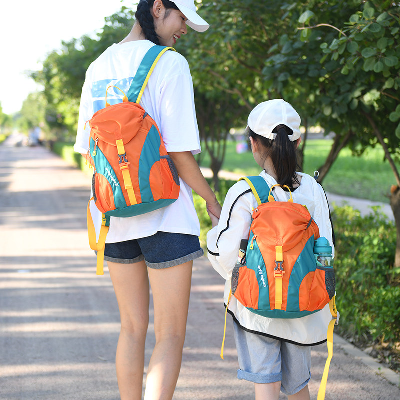 儿童背包男孩外出旅游双肩包女轻便春秋游户外休闲登山包补习书包