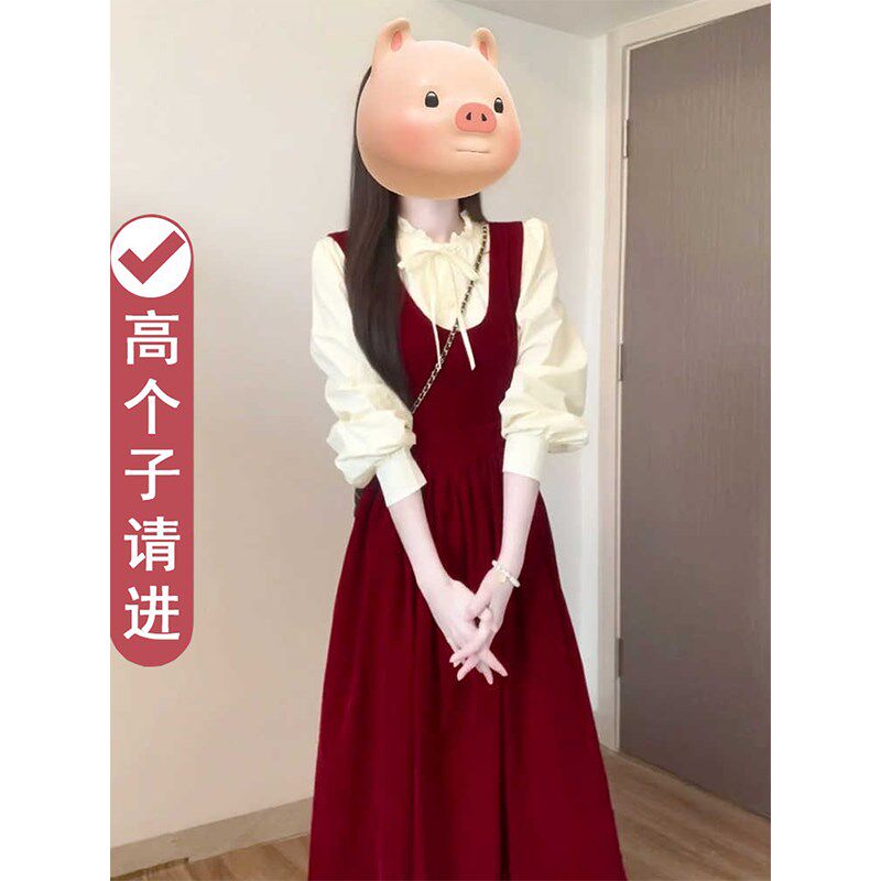 2025加长版背带裙子红色系一整套穿搭新年战袍春秋冬季长款套装女