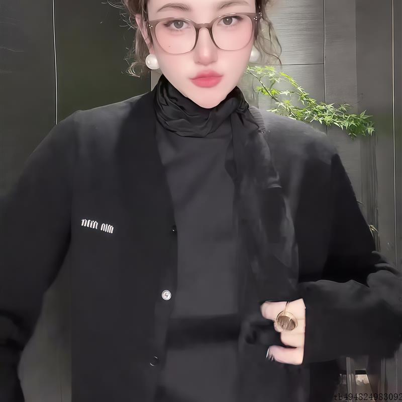 黑色圆领针织开衫外套女秋冬季2025新款防晒薄款修身显瘦外搭毛衣
