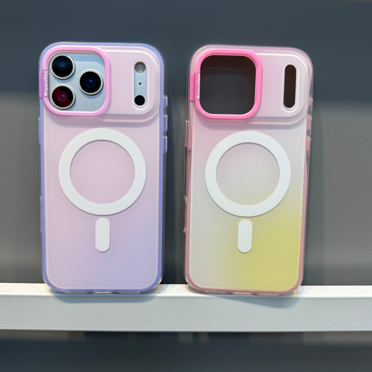 磨砂幻彩磁吸苹果17promax手机壳