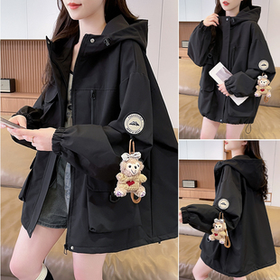 15初中学生运动服冲锋衣女款2026新款13少女12岁大童风衣春季外套