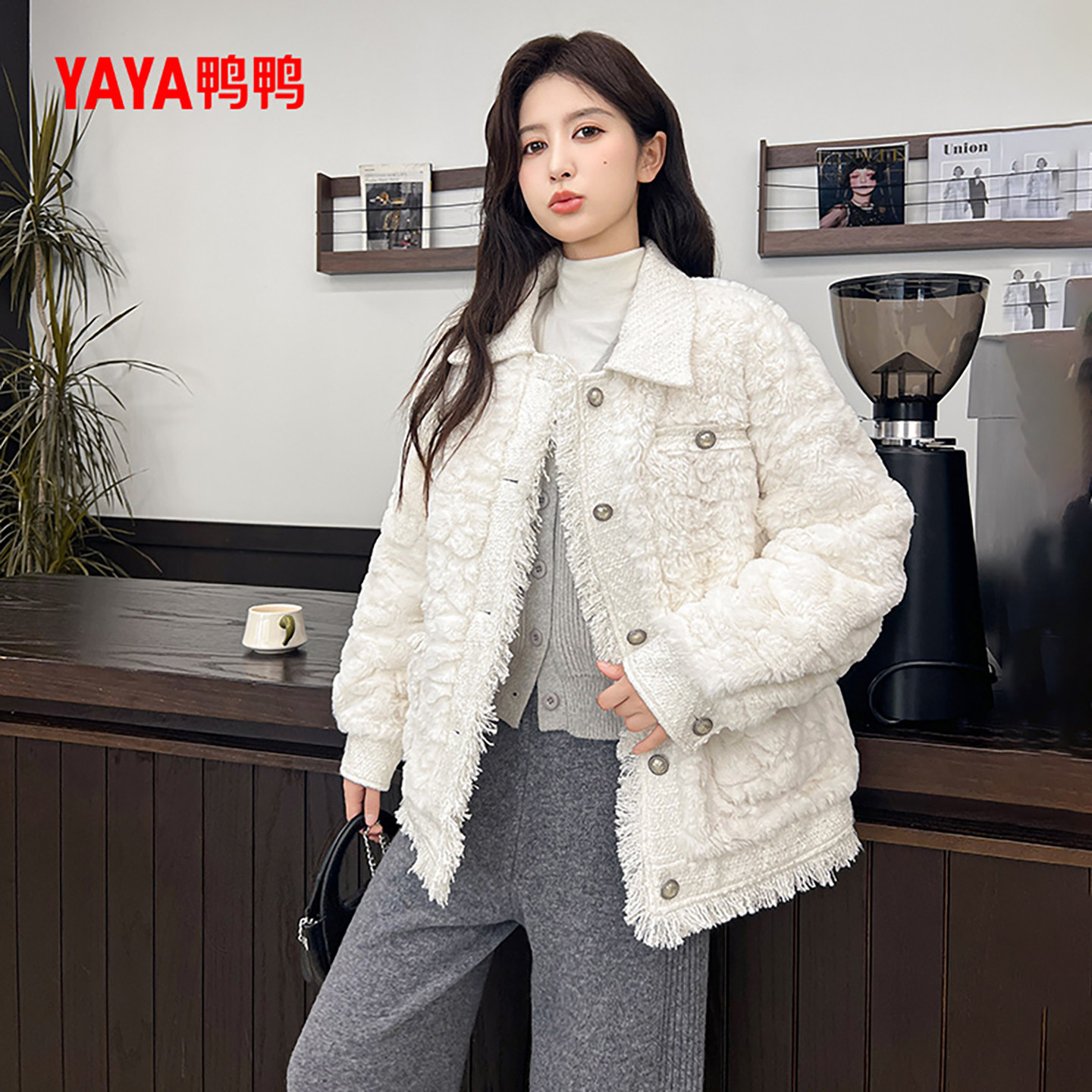 鸭鸭羽绒服女2025年冬季新款短款加厚时尚衬衫领羊羔毛拼接外套Z,女装/女士精品,羽绒服,淘宝优惠券,粉丝福利购,淘宝优惠卷