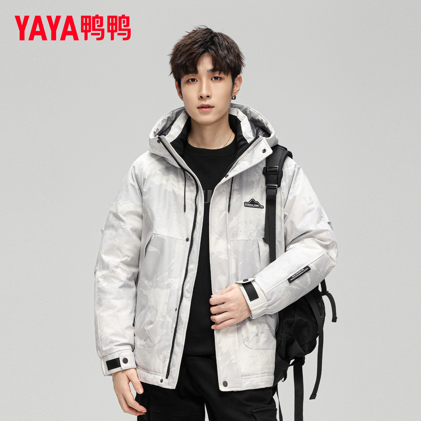 YAYA鸭鸭情侣羽绒服男2026冬季新品时尚户外工装加厚连帽迷彩外套