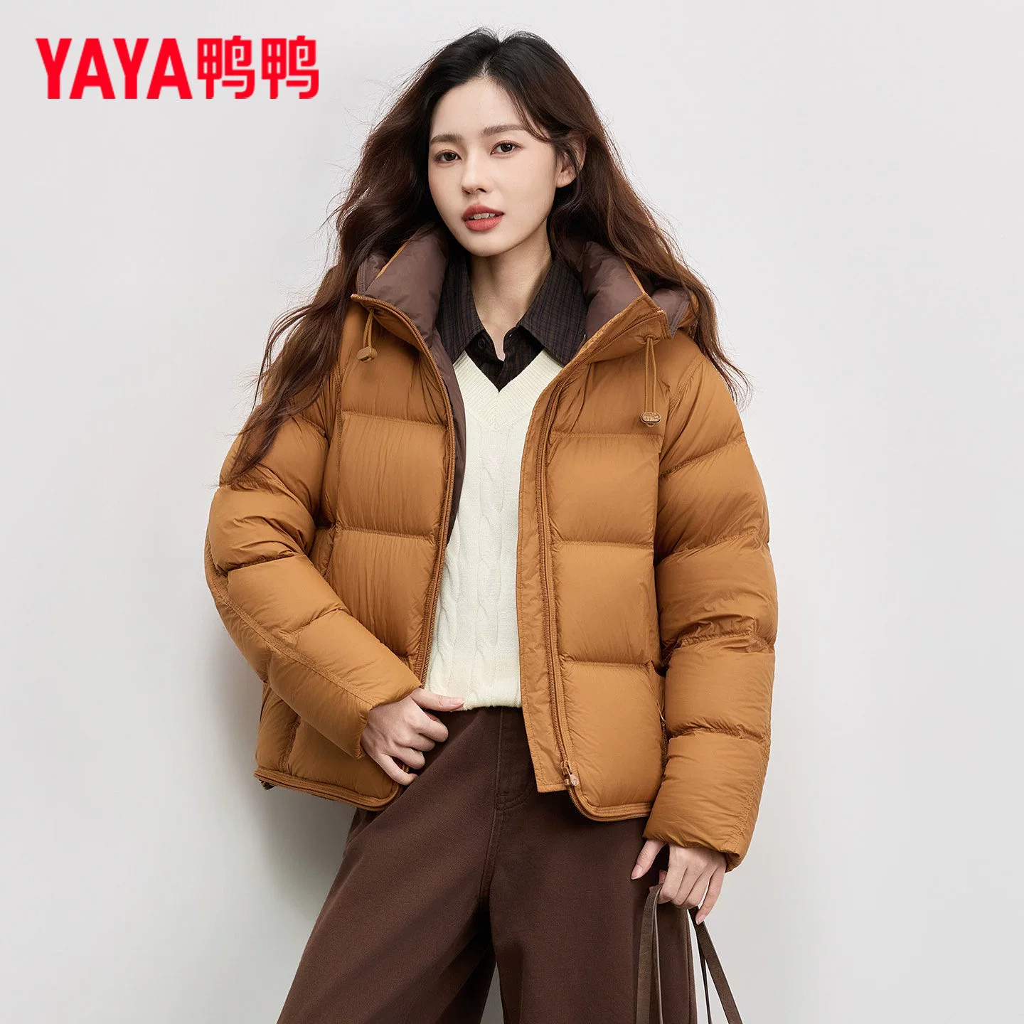 YAYA鸭鸭2026新款连帽短款羽绒服女撞色面包服冬季加厚保暖外套