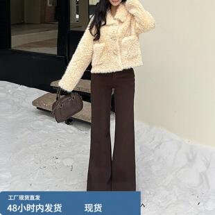 今年流行款的裤子女2025新款冬加绒加厚咖色小个子显瘦微喇牛仔裤