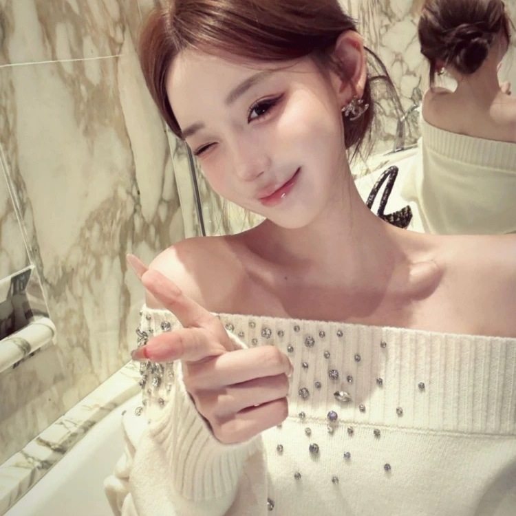 法式一字肩重工钉珠针织衫女秋冬新款设计感小众宽松显瘦毛衣上衣