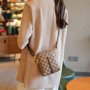 迷你小包2024款秋季女包高级感斜挎包中年妈妈零钱休闲百搭单肩包