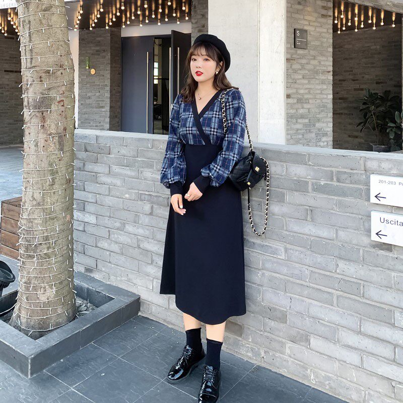 大码打底内搭v领显瘦长袖蓝色长款针织连衣裙女秋冬装过膝微胖mm