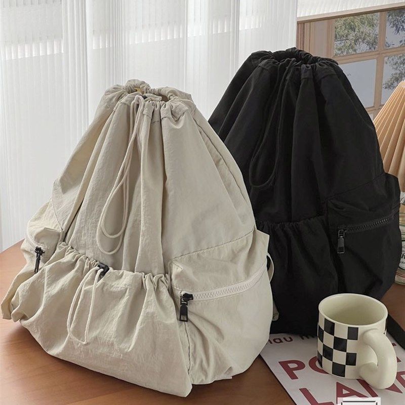 新款小众韩版抽绳束口轻便双肩揹包日常百搭简约通勤休闲学生书包