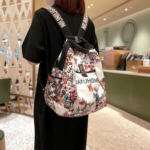 超火轻便旅行双肩包女2025新款时尚印花女士背包防水大容量旅游