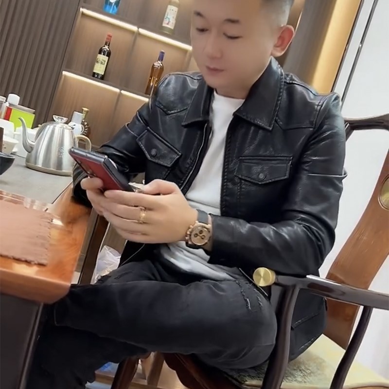 春秋季男士翻领多口袋皮夹克舒适潮流时尚PU上衣修身短款机车皮衣