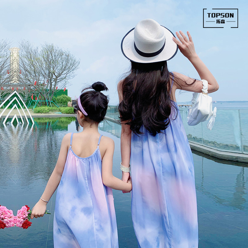 不一样的亲子装夏季2023新款母女装洋气海边旅游度假沙滩连衣裙子