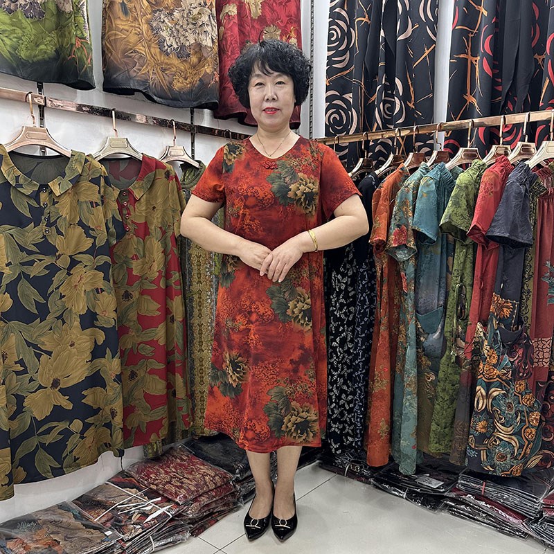 中年妈妈夏款真丝时尚V领连衣裙女50岁简约宽松中长款花色奶奶装