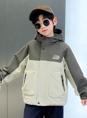 男童春装外套2025新款儿童冲锋衣春秋款帅气男孩春天薄款连帽风衣