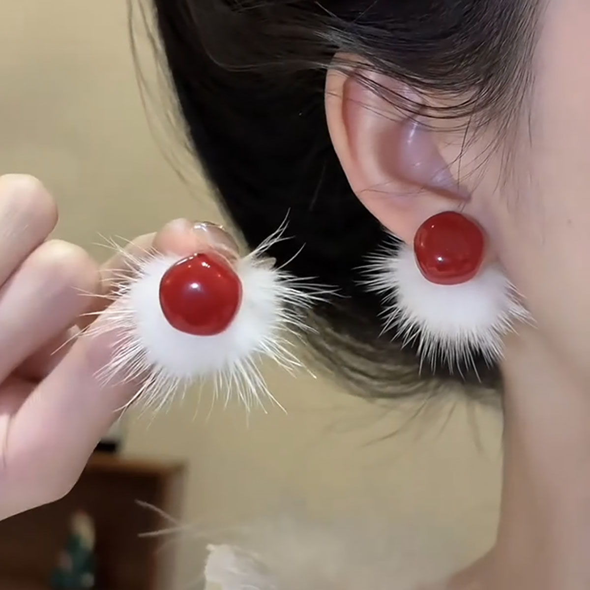 秋冬新款毛球珠珠耳钉女925银针轻奢小众设计感耳环百搭时尚耳饰,饰品/流行首饰/时尚饰品新,耳环,淘宝优惠券,粉丝福利购,淘宝优惠卷