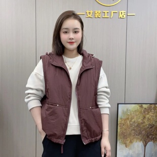 两面穿夹棉连帽铆钉马甲女2024年秋冬新款休闲时尚无袖气质背心潮