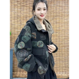 2025秋冬两面穿印花加绒加厚牛仔外套女保暖连帽羊羔绒棉衣上衣潮