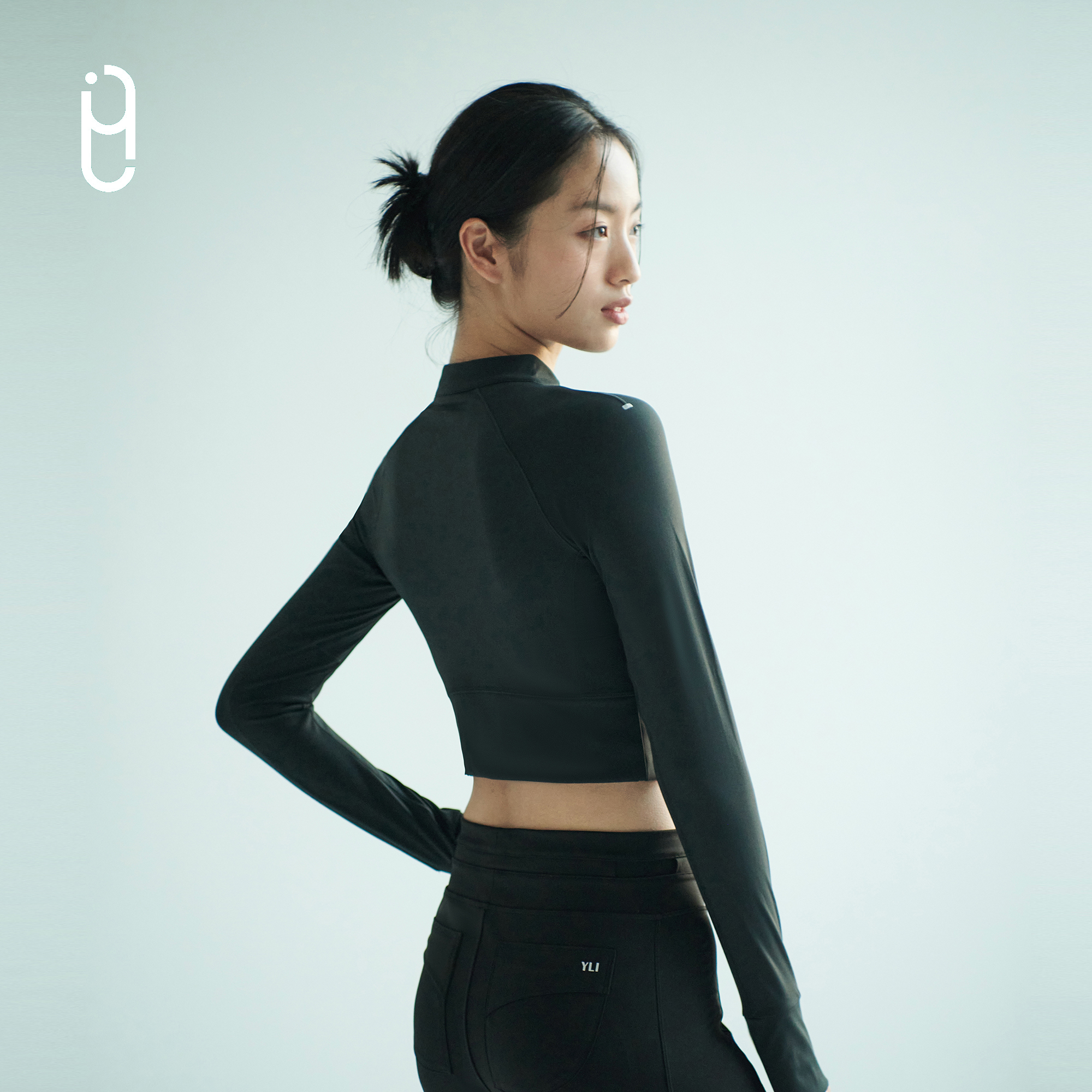 YLI外里半高领健身训练服