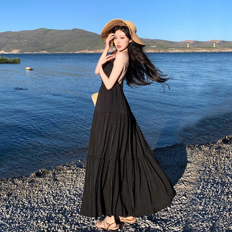 新品法式吊带三亚旅游连衣裙w渡假海边黑色长裙小黑裙女沙滩微胖