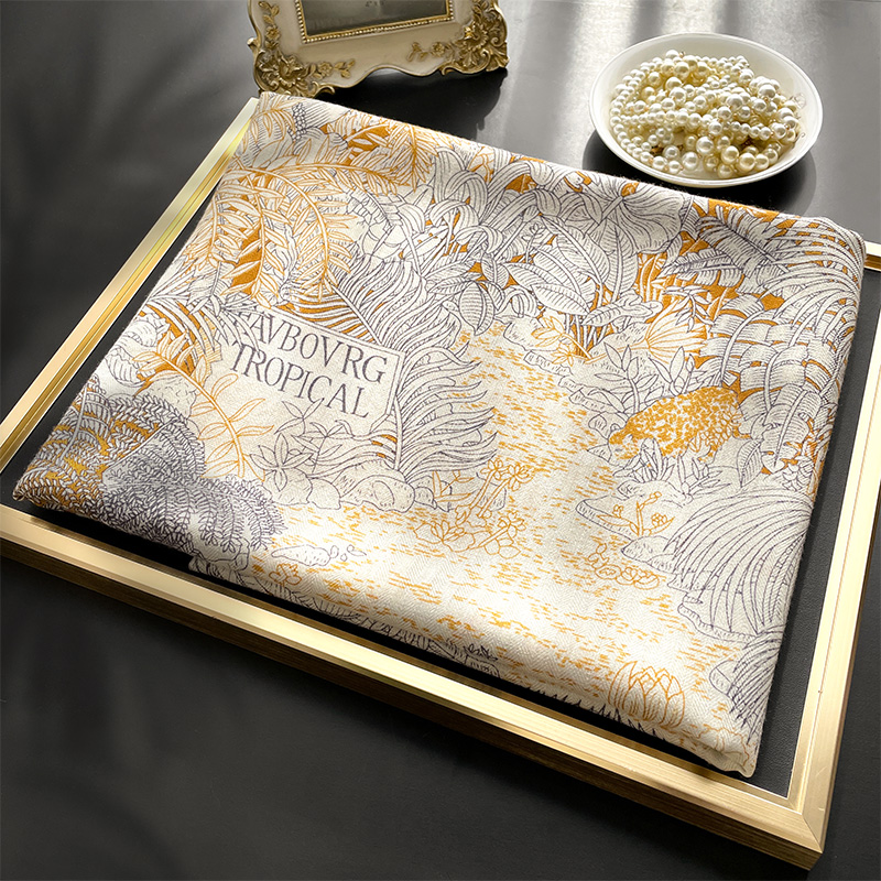 高档雅致米色羊毛真丝围巾女春秋新款丝毛大方巾披肩丝巾两用围脖