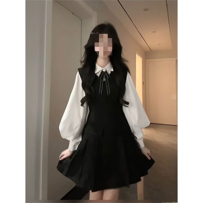 韩系千金感学院风漂亮掐腰黑色背心裙叠穿衬衫小个子套装女