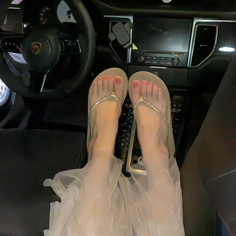 拖鞋闪钻凉拖女款外穿人字拖旅行便携防滑高级感海边沙滩散步凉鞋