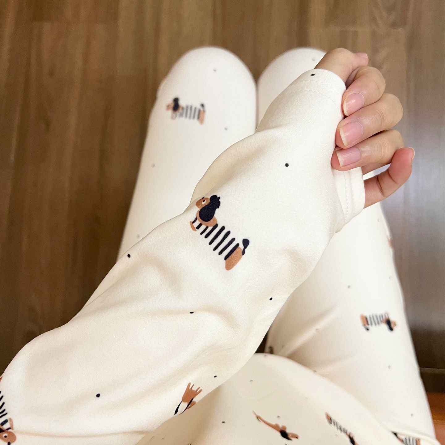 腊肠狗保暖内衣女冬德绒打底家居服秋衣秋裤套装加厚软糯可爱圆领