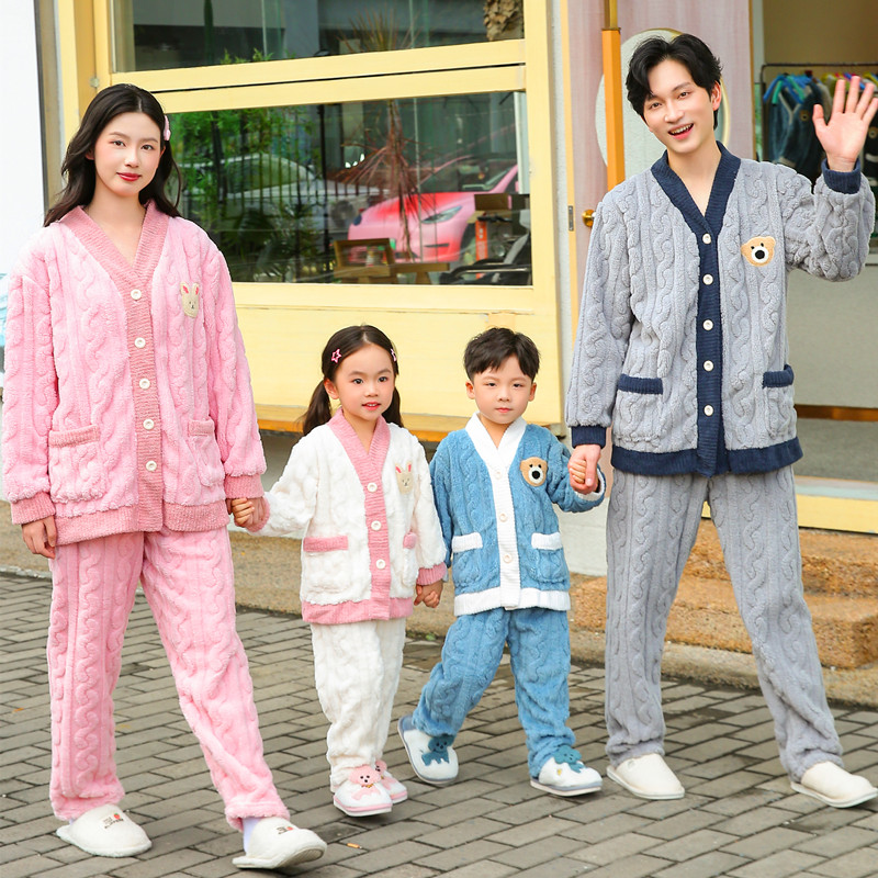 秋冬款儿童珊瑚绒睡衣男童女童家居服小孩法兰绒宝宝亲子套装