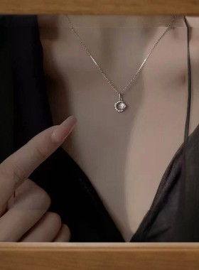 河南钻石商丘钻石河南商丘人造钻石s925纯银星月项链简约锁a2534