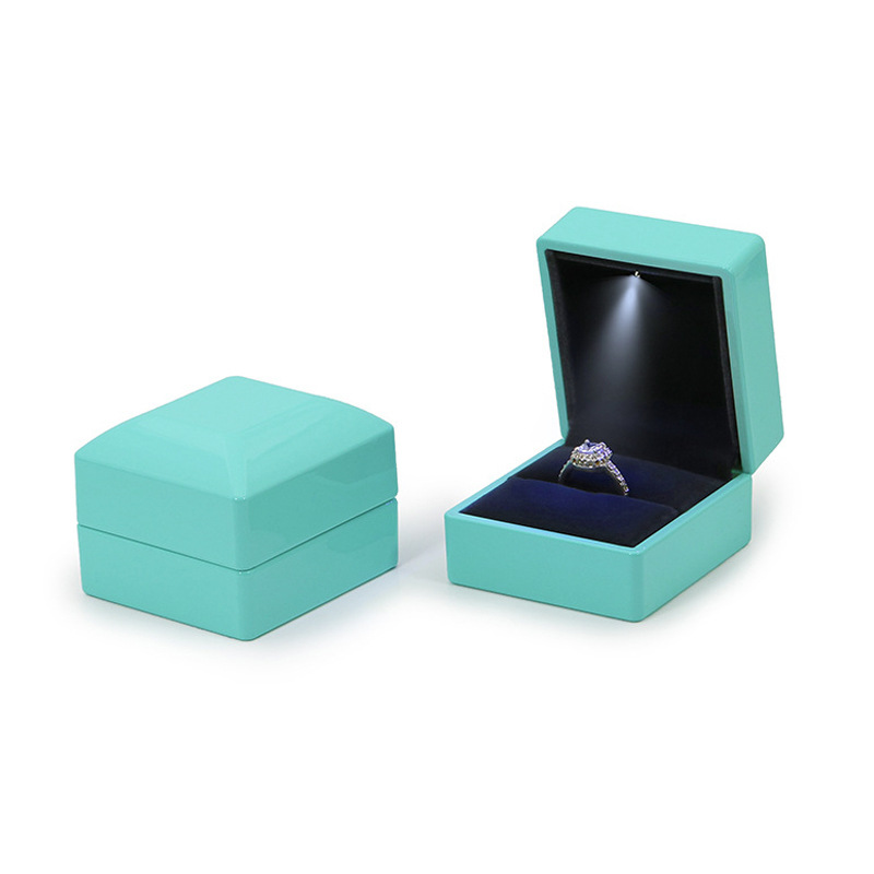 钻石之乡河南柘城河南人工钻石创意LED灯珠宝项链盒戒指手镯吊坠