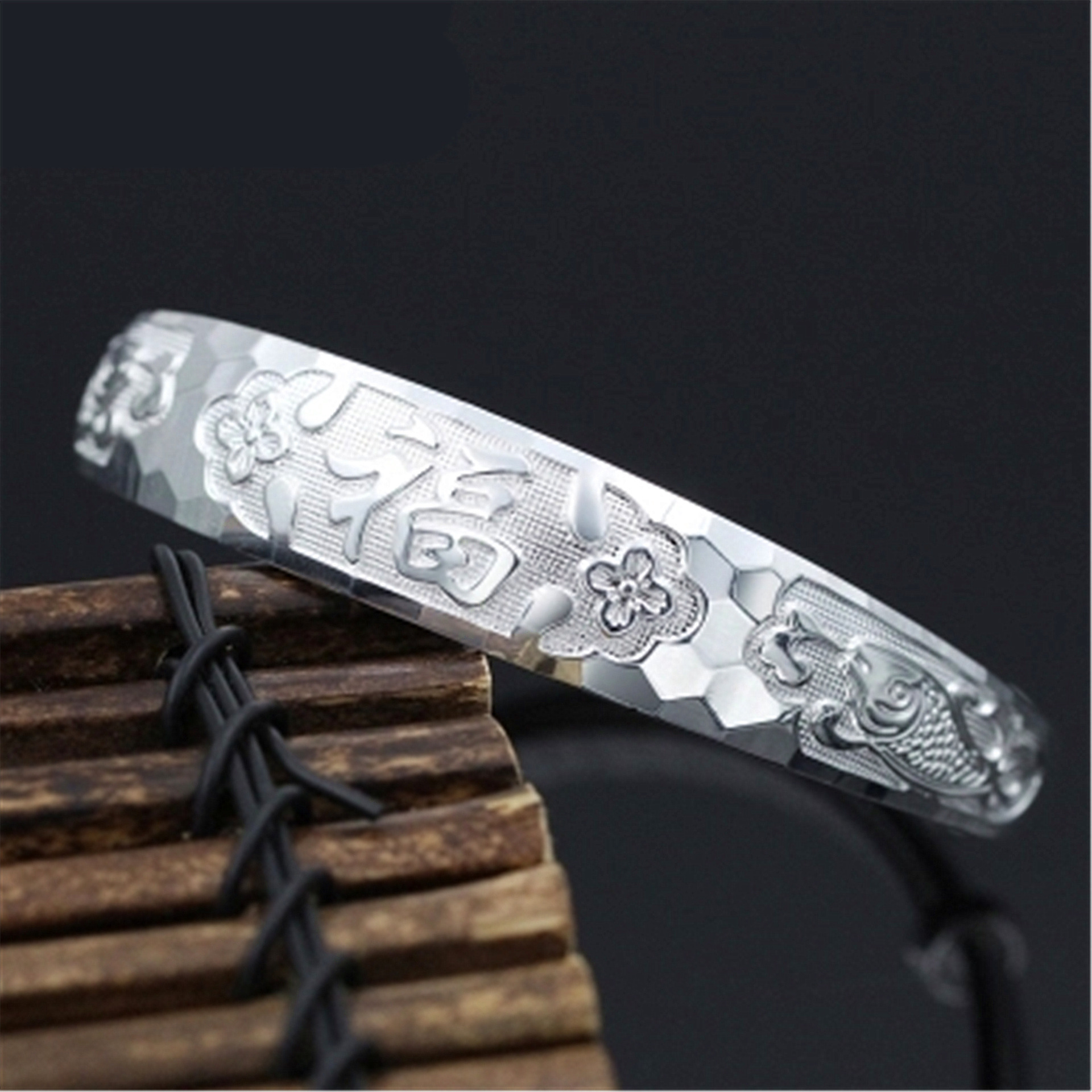 钻石之乡河南柘城河南人工钻石时尚手镯水立方复古菱光车花双鱼福