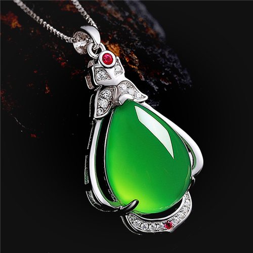 钻石之乡河南商丘镶嵌红刚玉绿玉髓吊坠镶通透碧玉髓蝴蝶水a0104