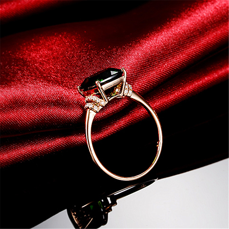钻石之乡河南柘城河南人工钻石祖母绿正方钻戒指 彩色璀璨宝石戒