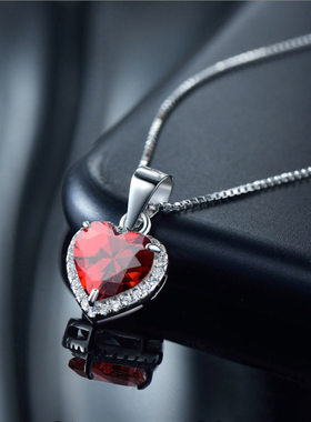 河南钻石玫瑰金鸽血红吊坠珠宝S925纯银心形刻字2024年新款a2567