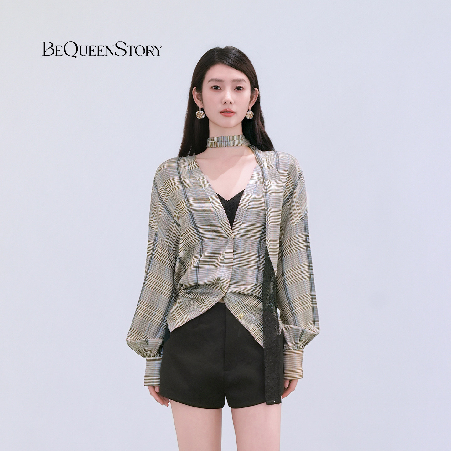 BeQueenStory2026早春新款格纹蕾丝落肩堆褶收腰v领系带衬衫上衣